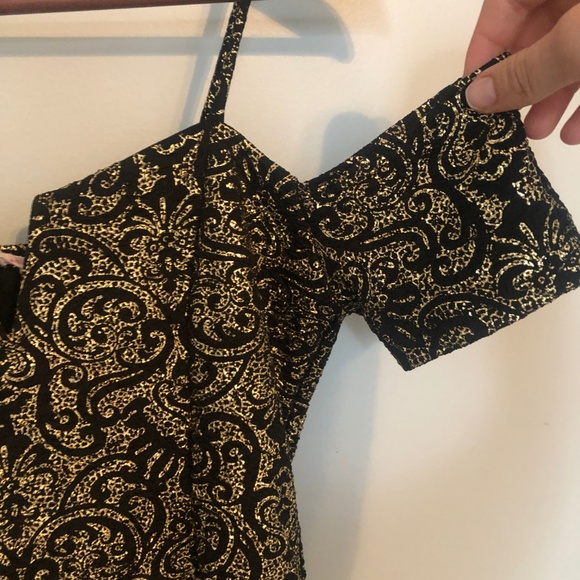 Gold and black shimmery top - Picture 2 of 3